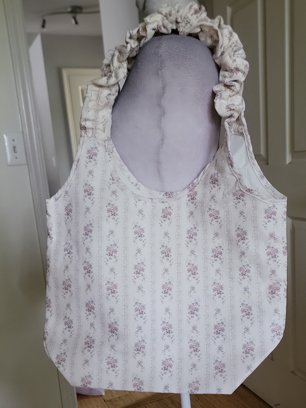 Vintage-Inspired Floral Ruffle Tote - Cream with Pink Floral